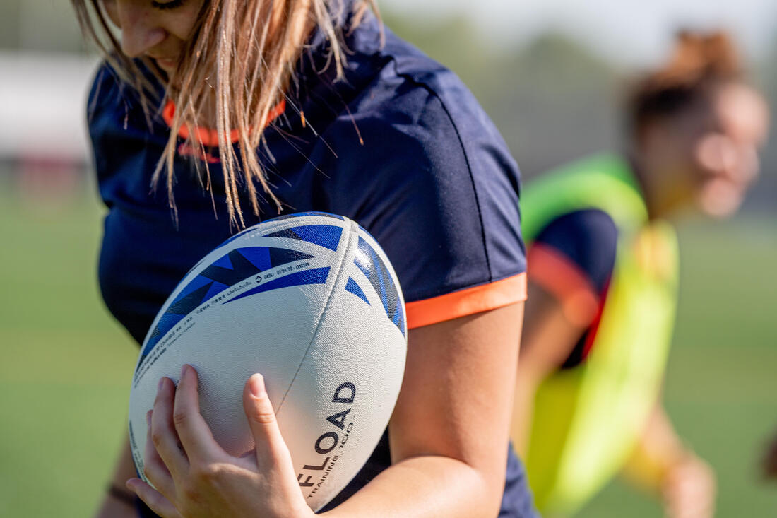 Mujer jugando rugby