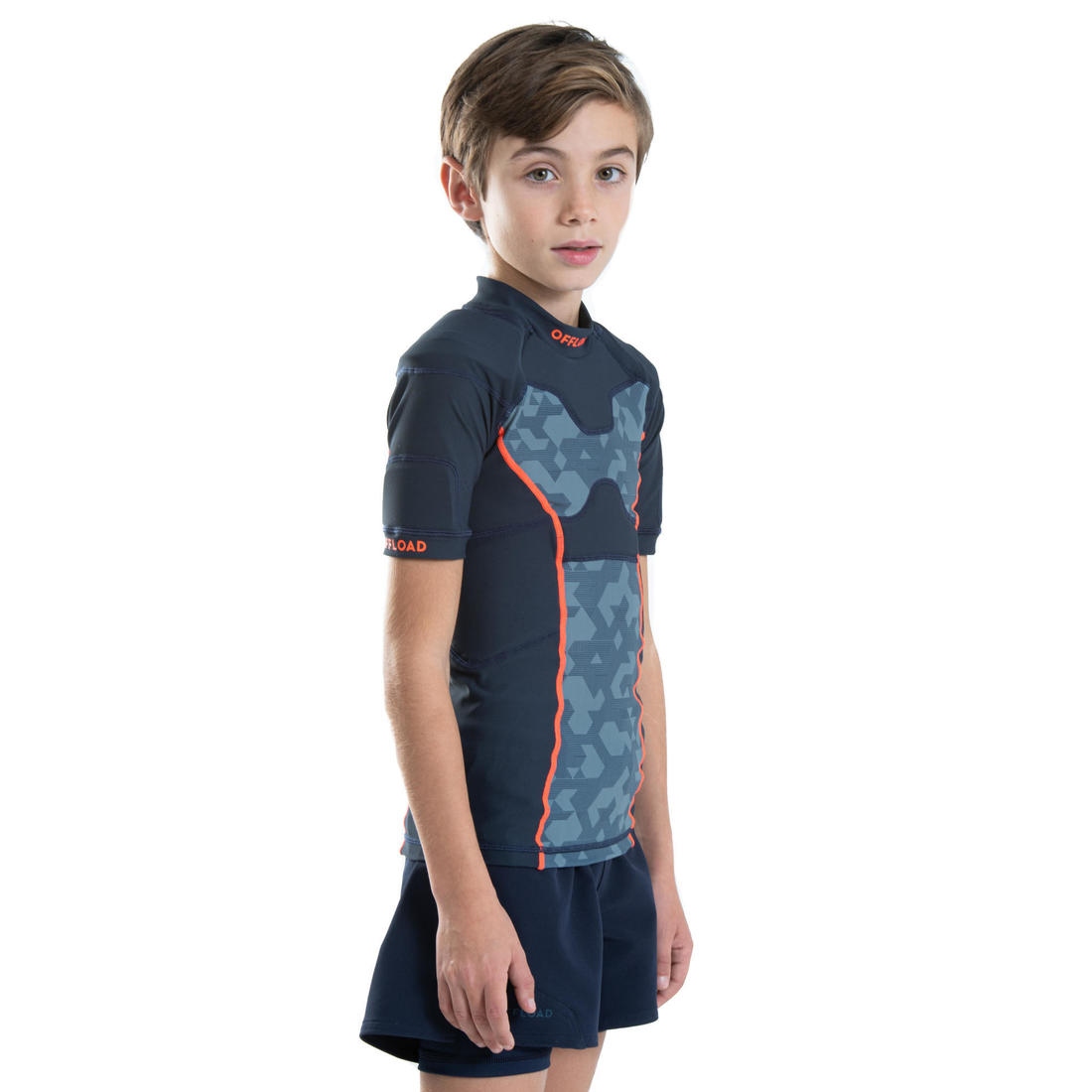 Niño con hombrera de rugby