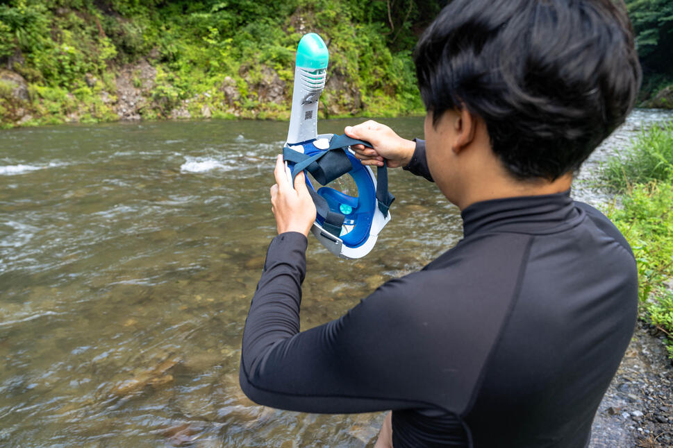 Hombre haciendo Snorkel