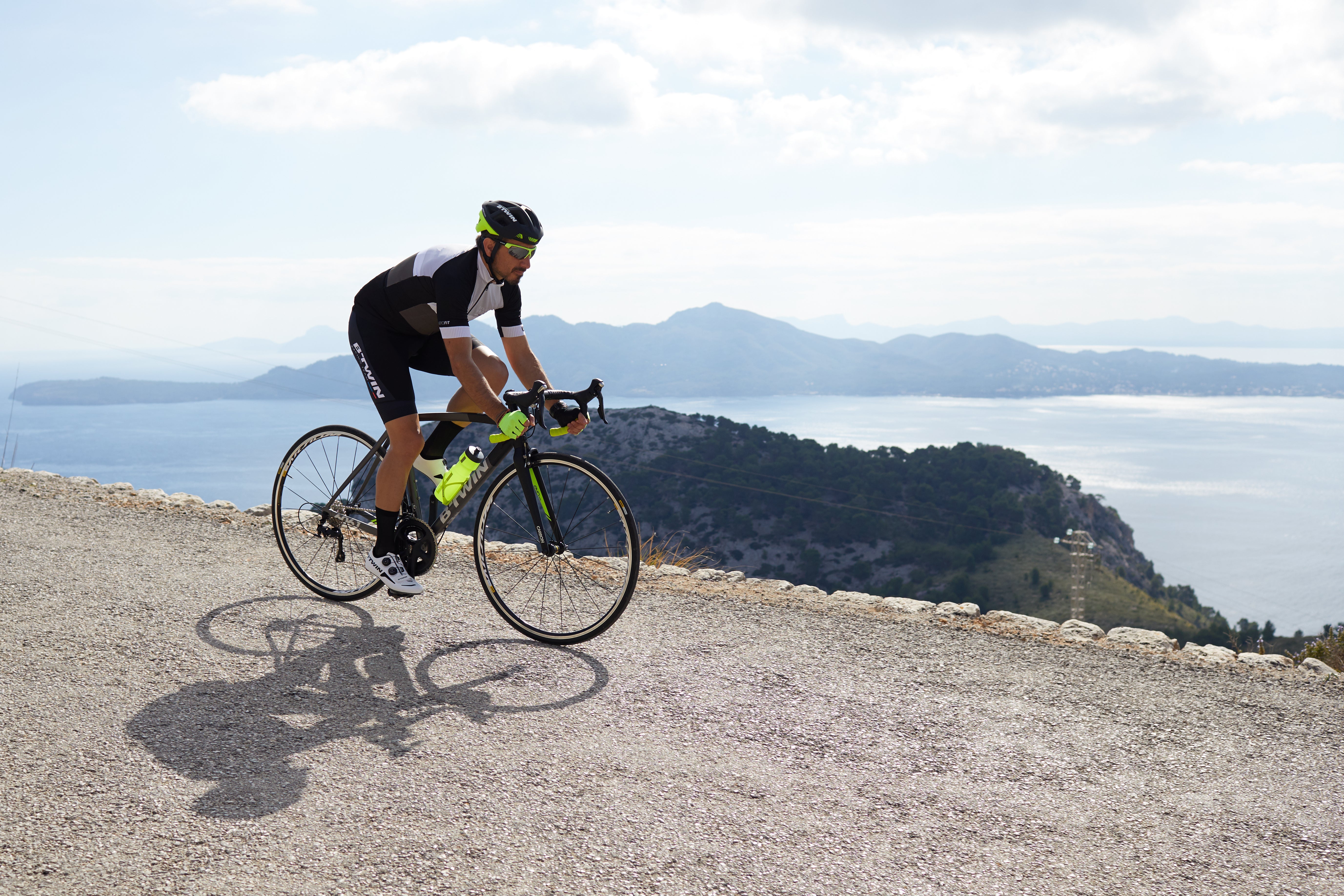 Hombre andando en bicicleta