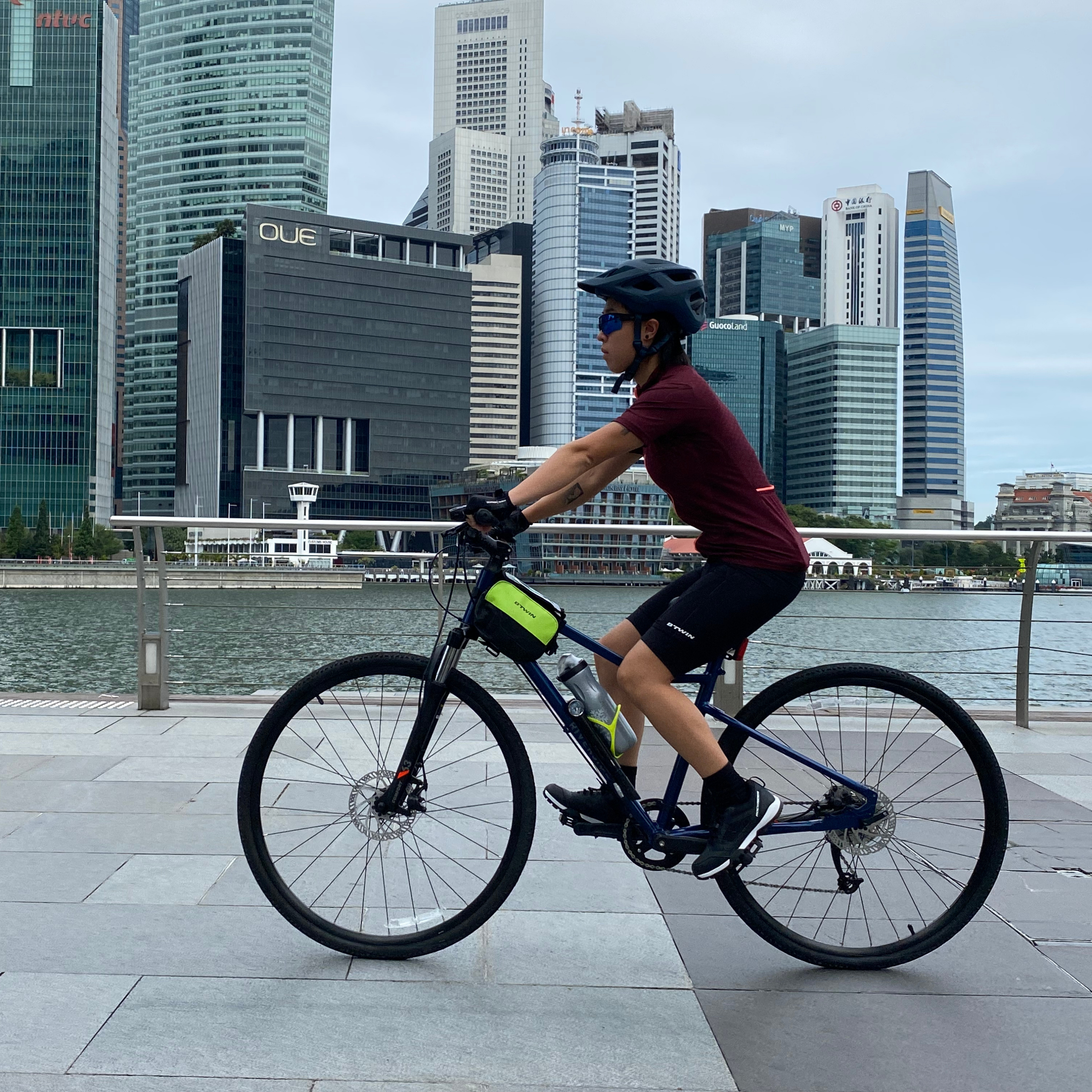 Mujer andando en bicicleta