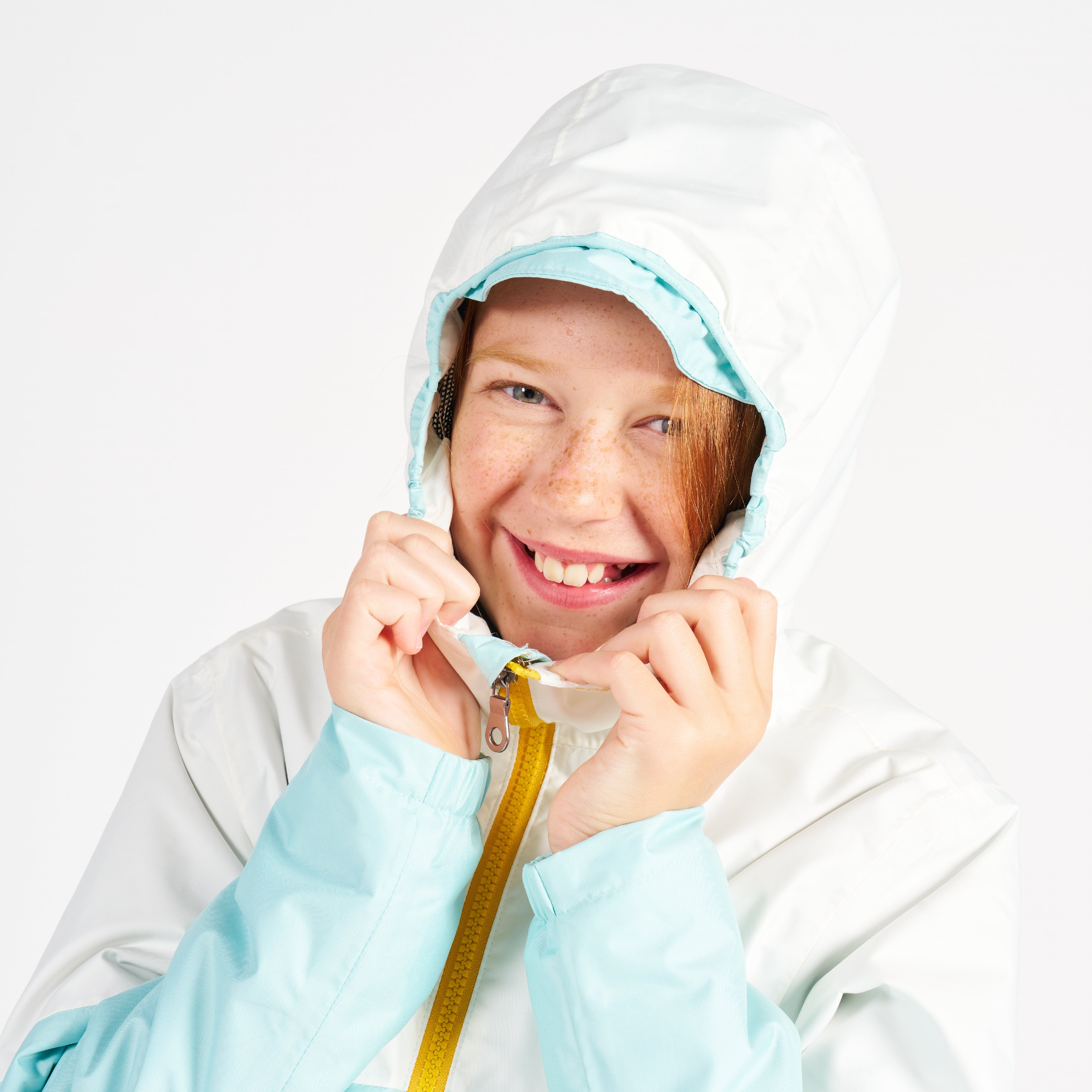 Niña con campera
