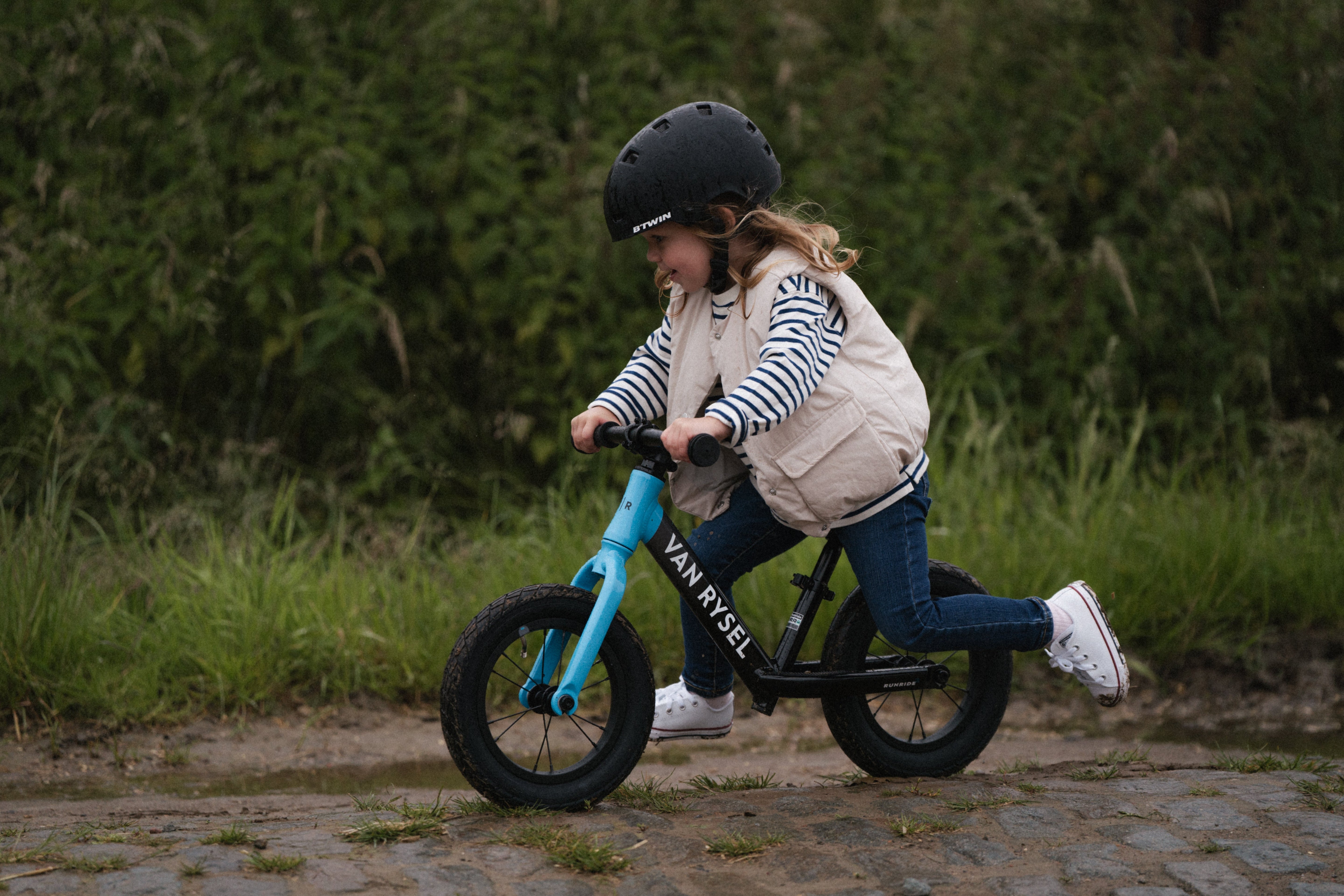 Niño en bicicleta