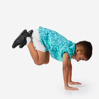 Niño jugando