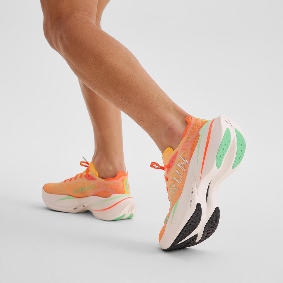 Calzado de running Kiprun KD900X LD+ para hombre con placa de carbono, color naranja