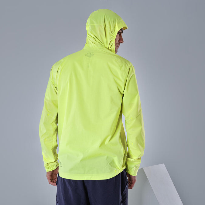 





Chamarra impermeable ultraligera de senderismo amarilla para hombre FH 500, photo 5 of 8